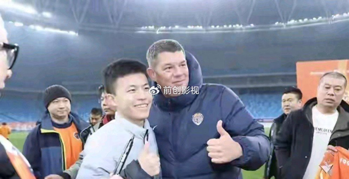 世界杯高清直播-别光喊青训！这外教真敢让17岁小孩踢中超，结果呢？|米兰-里斯蒂奇|青岛海牛|梅州客家|魏祥鑫|教练_新浪体育_新浪新闻